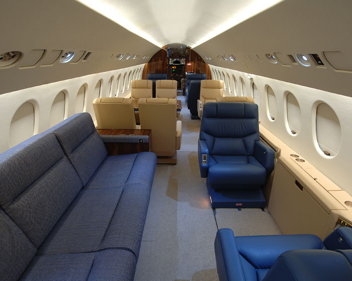 Falcon 900