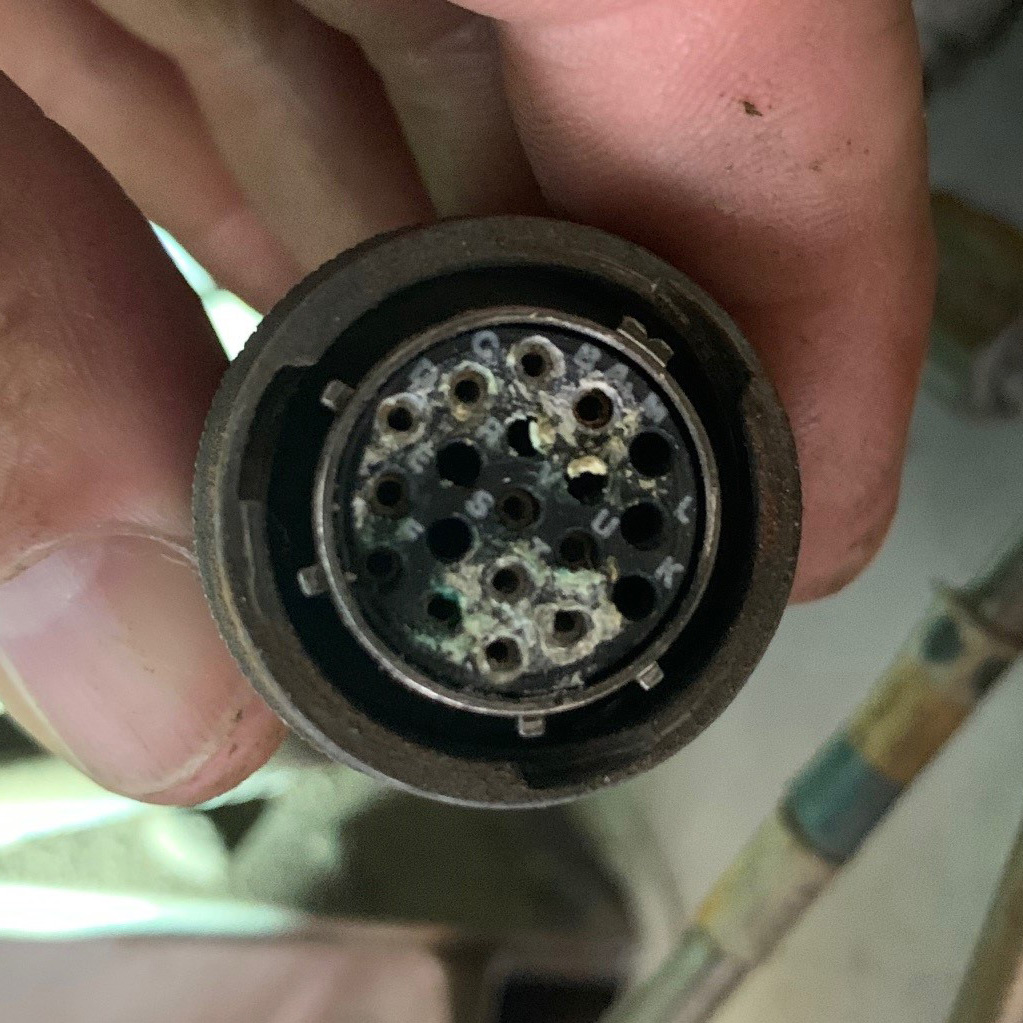 Falcon-900B-Connector-Issues-pic